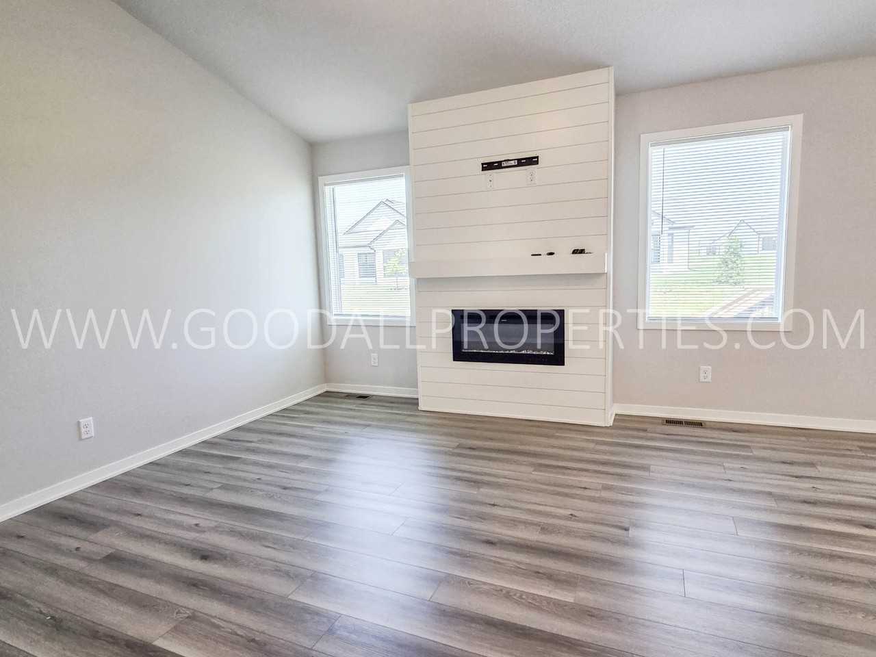 18203 Alpine Dr - Photo 4 of 19