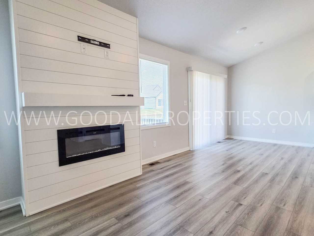 18203 Alpine Dr - Photo 5 of 19
