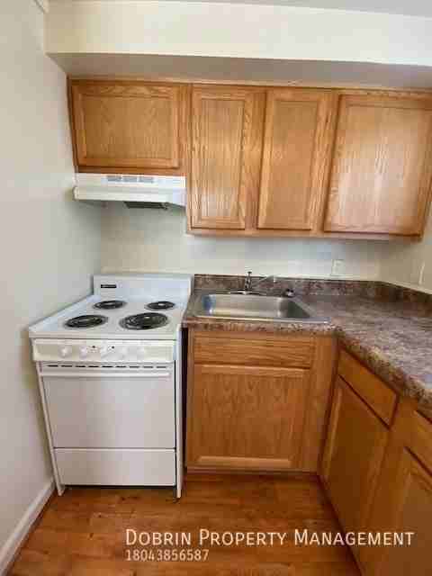 1708 Tyler St - Photo 3 of 13