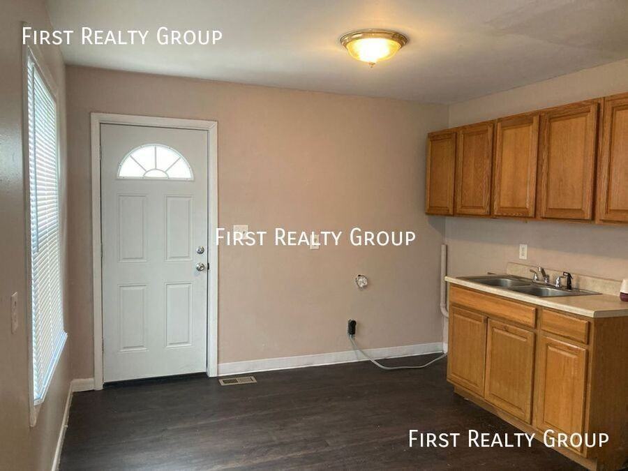 4446 Genesee Ave - Photo 2 of 8