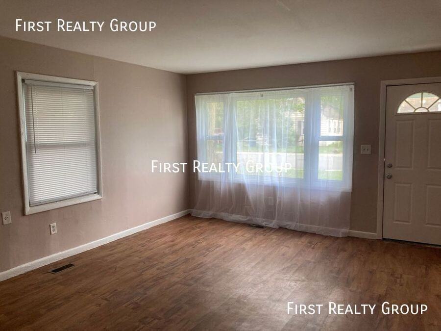 4446 Genesee Ave - Photo 3 of 8