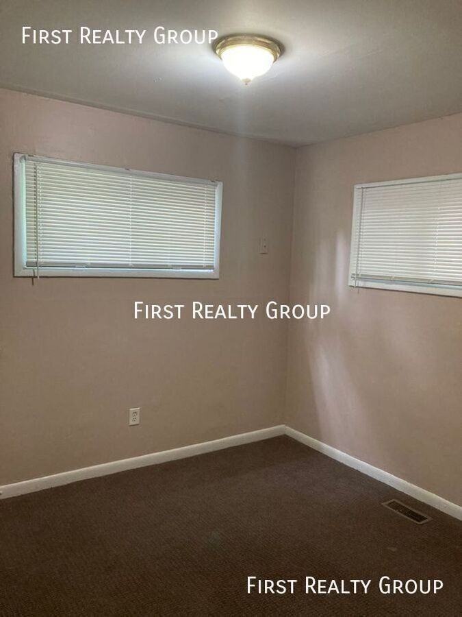 4446 Genesee Ave - Photo 4 of 8