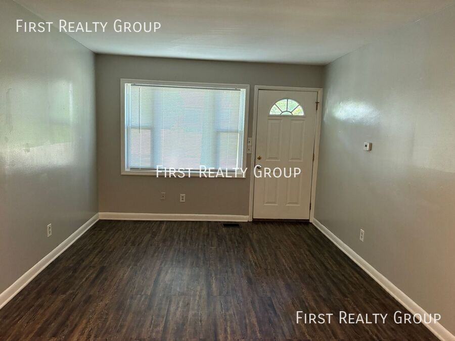 3700 Runyon Ave - Photo 2 of 10