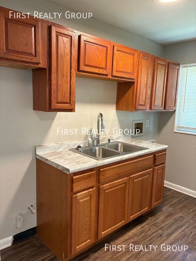 3700 Runyon Ave - Photo 4 of 10