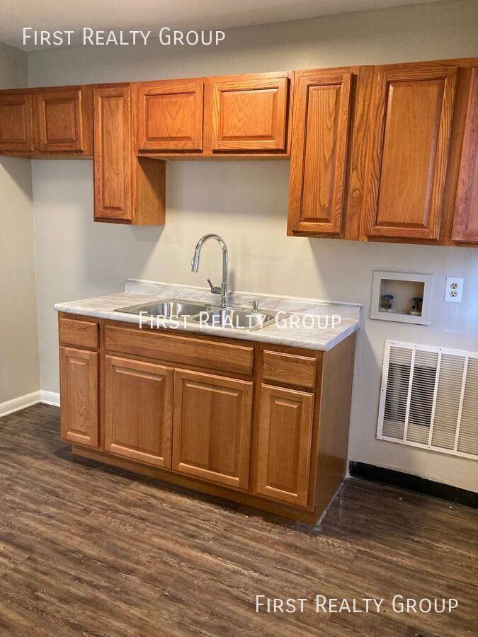 3700 Runyon Ave - Photo 5 of 10