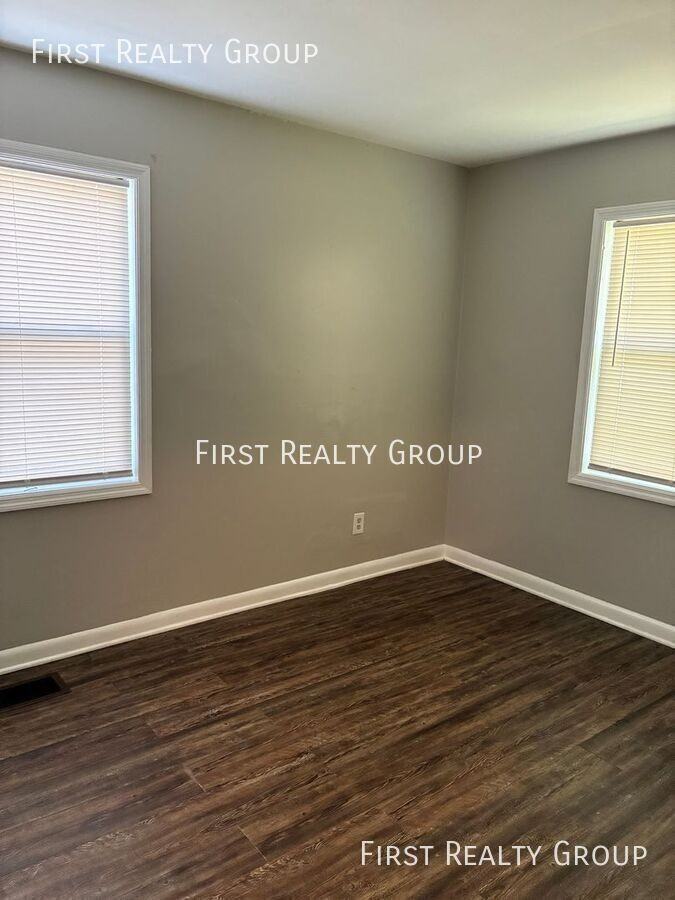 3700 Runyon Ave - Photo 6 of 10