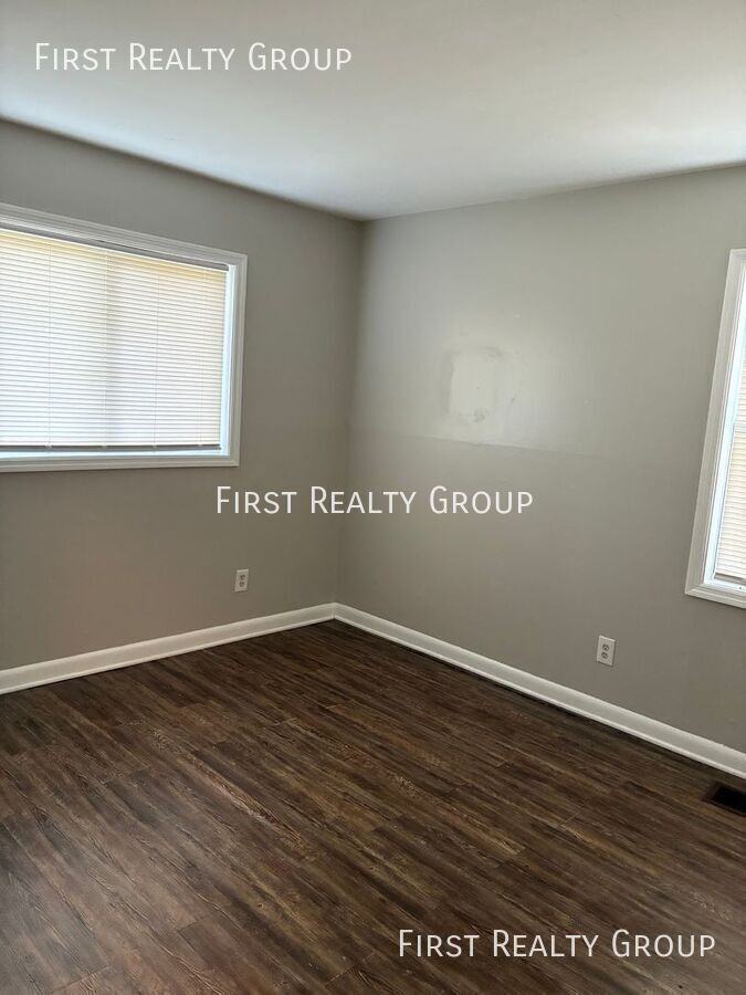 3700 Runyon Ave - Photo 7 of 10