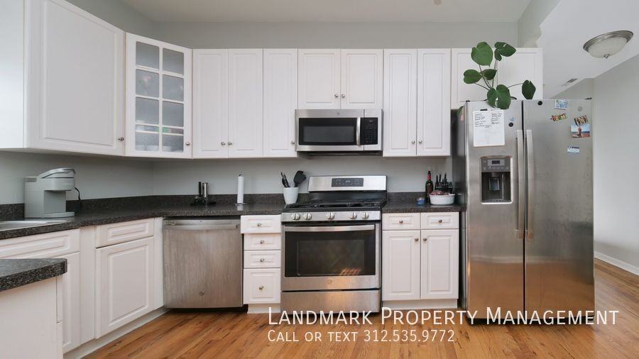 4537 S King Dr #3 - Photo 2 of 24