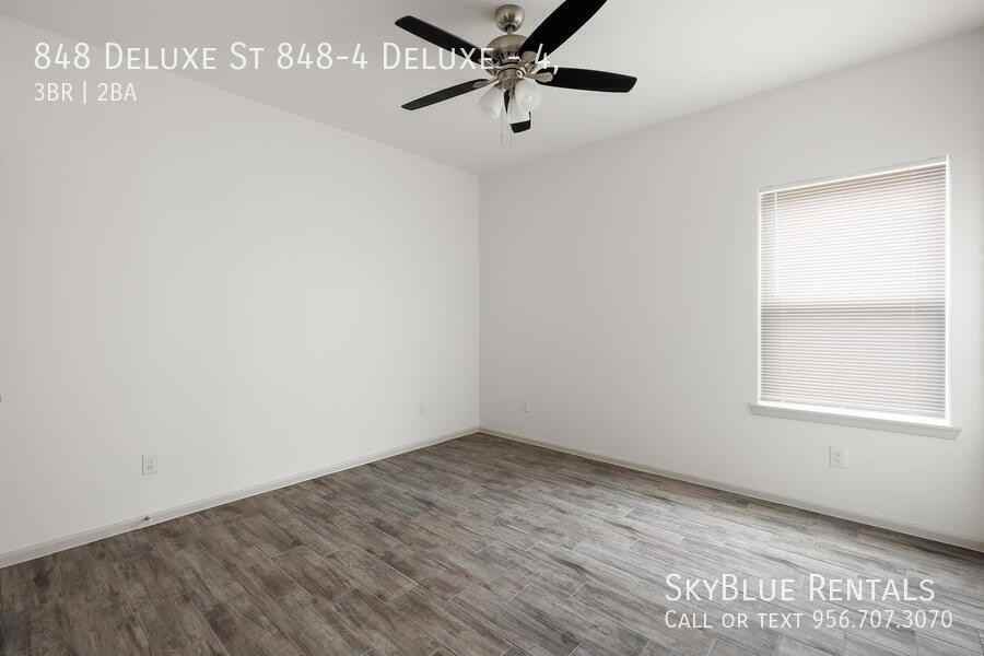 848 Deluxe St #4 - Photo 5 of 16