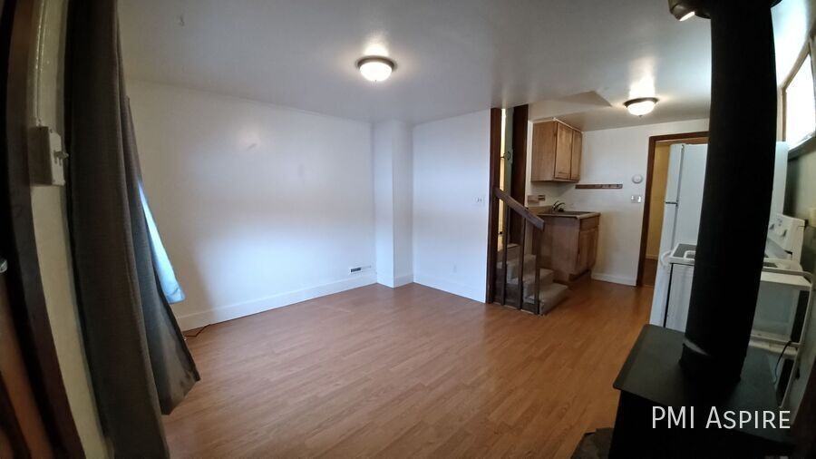 328 1/2 Martin St - Photo 3 of 11