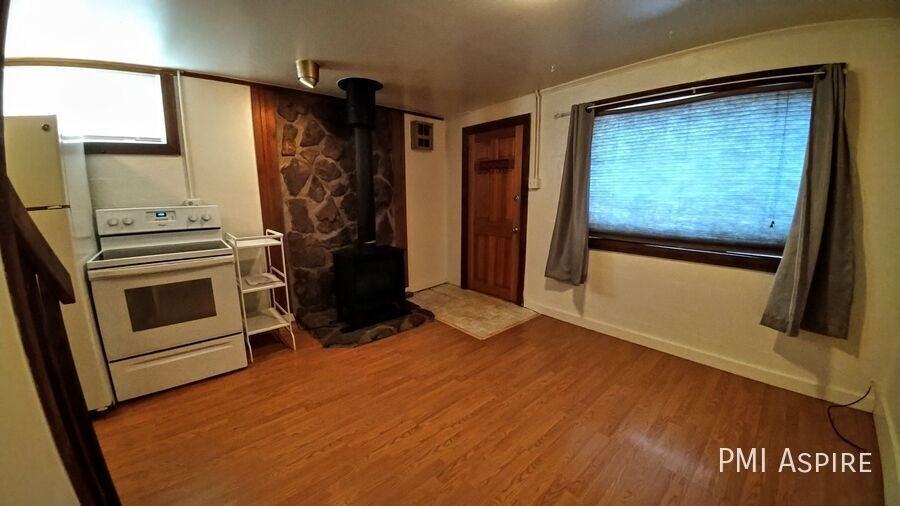 328 1/2 Martin St - Photo 4 of 11