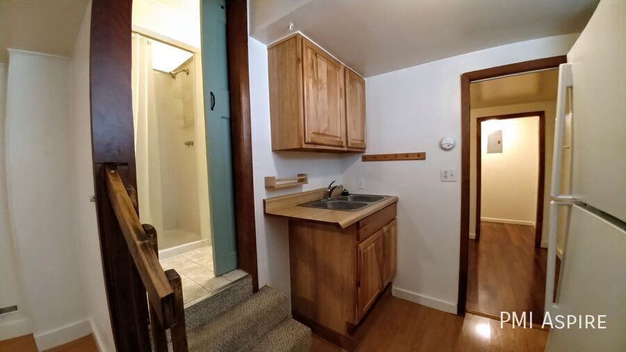 328 1/2 Martin St - Photo 5 of 11