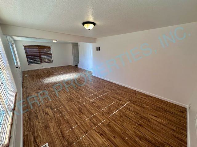 343 Nw Zobrist St - Photo 2 of 21