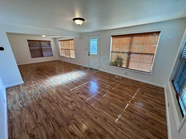 343 Nw Zobrist St - Photo 3 of 21