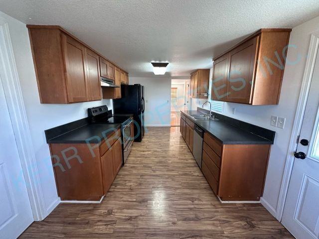 343 Nw Zobrist St - Photo 4 of 21