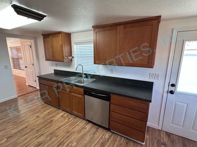 343 Nw Zobrist St - Photo 6 of 21