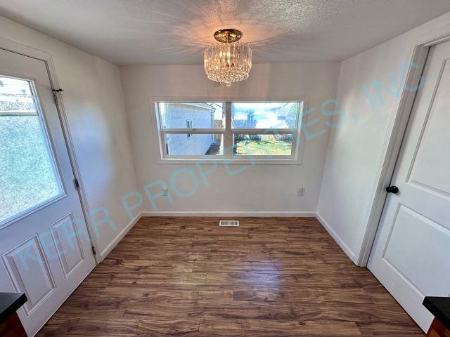343 Nw Zobrist St - Photo 7 of 21