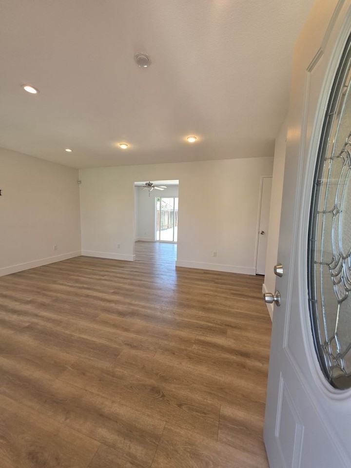 1512 Clavelita Pl - Photo 2 of 31