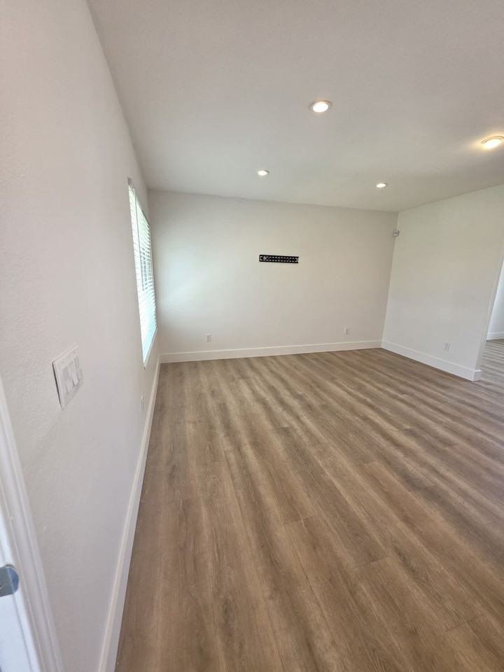 1512 Clavelita Pl - Photo 3 of 31