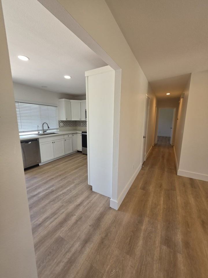 1512 Clavelita Pl - Photo 6 of 31