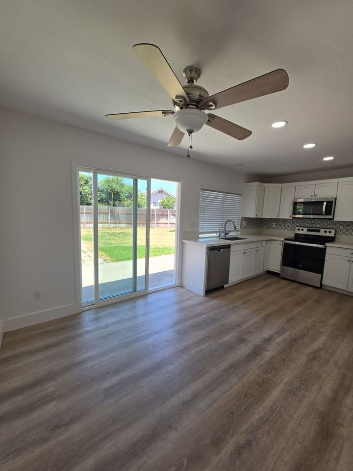 1512 Clavelita Pl - Photo 7 of 31