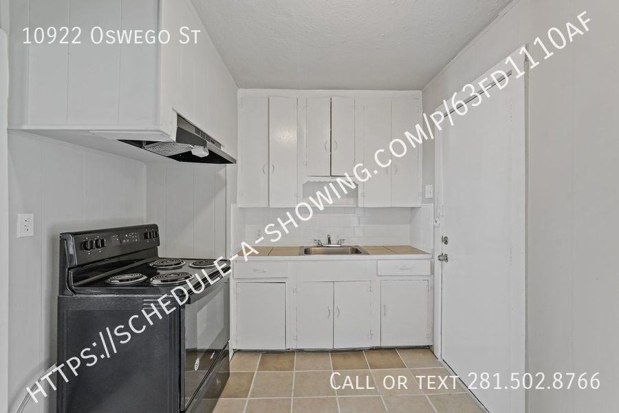 10922 Oswego St - Photo 3 of 11