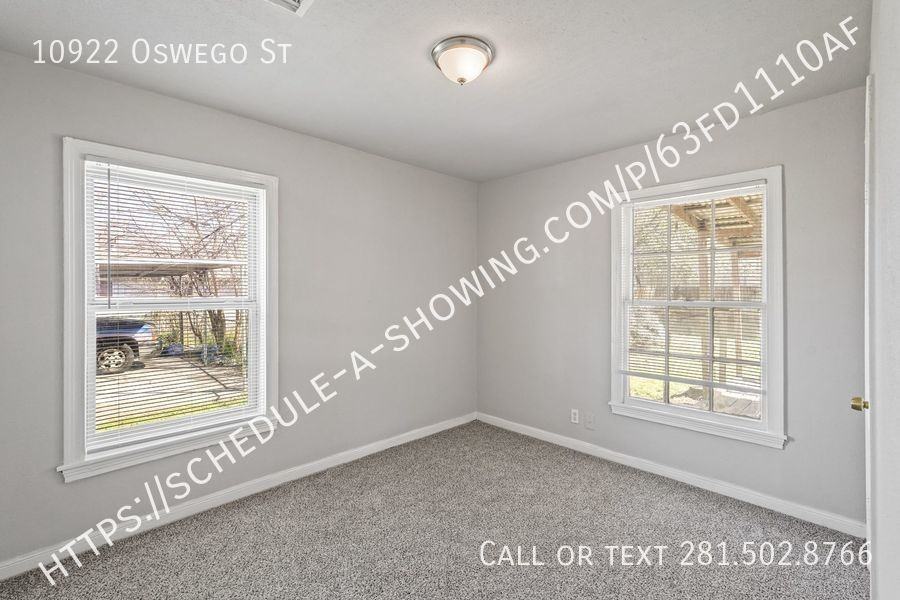 10922 Oswego St - Photo 5 of 11