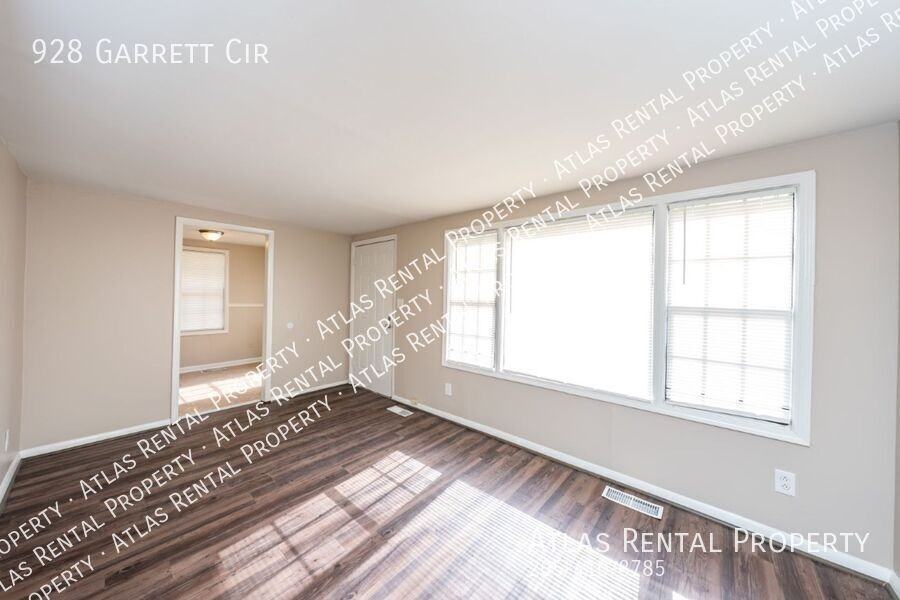 928 Garrett Cir - Photo 4 of 15