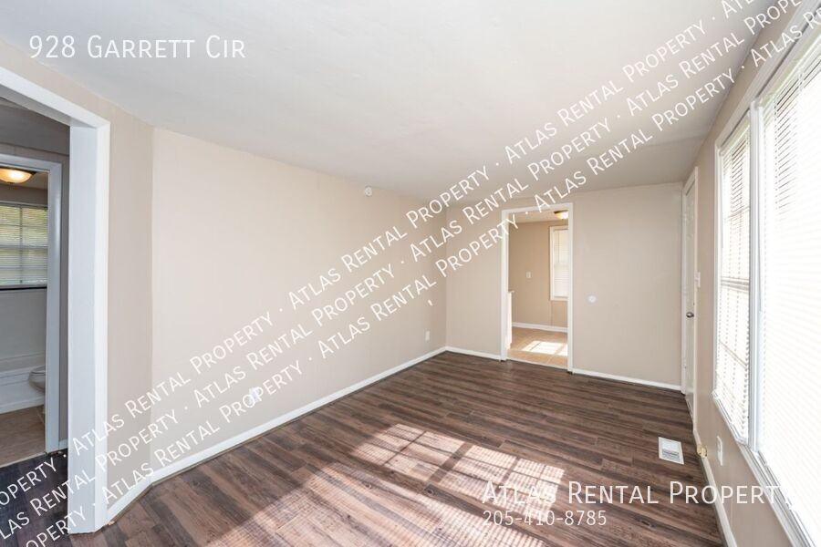 928 Garrett Cir - Photo 5 of 15