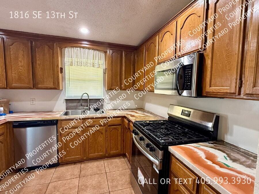 1816 Se 13th St - Photo 7 of 23