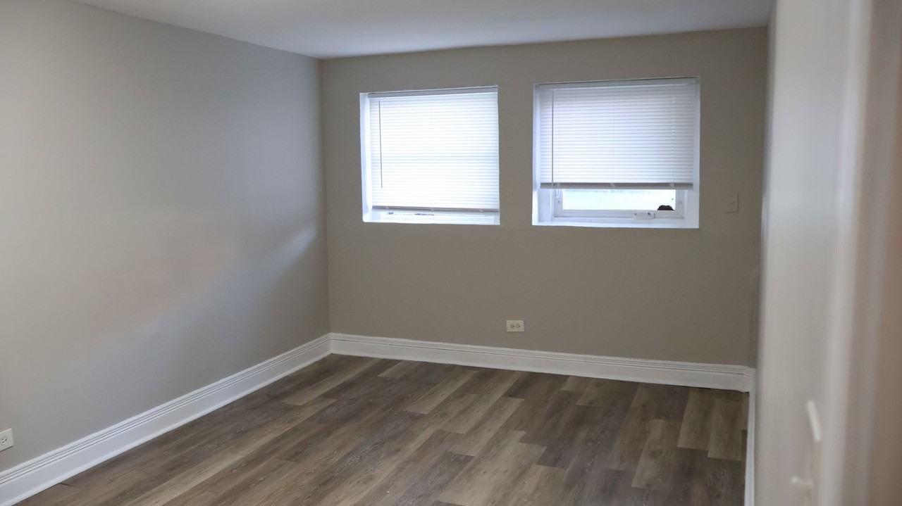 6203 21st St #19 - Photo 3 of 17