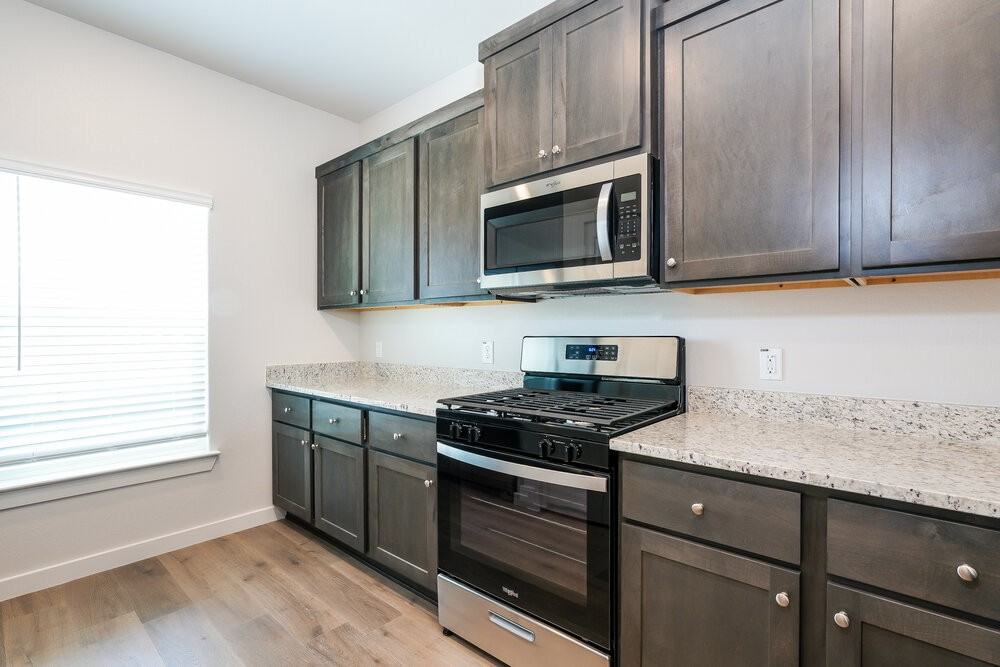 1545 Harvester Dr - Photo 5 of 17