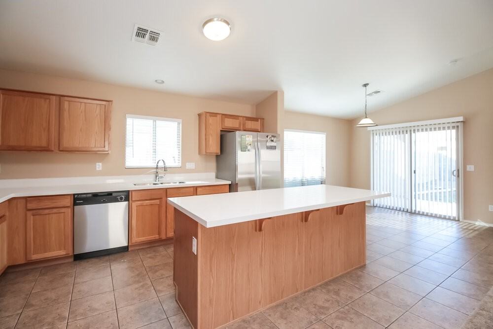 39670 N Kristy Ln - Photo 4 of 15