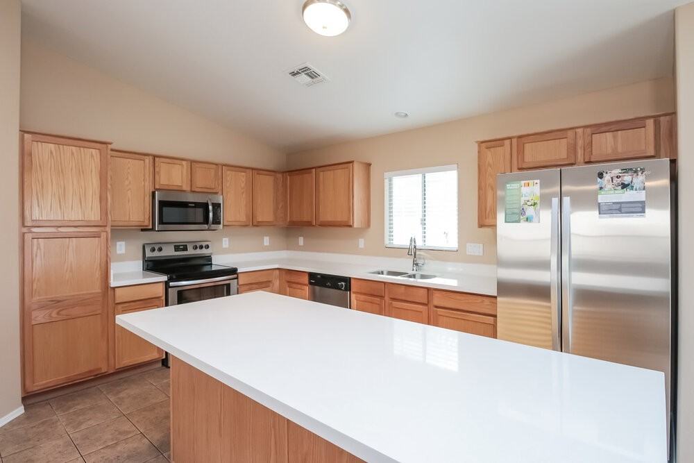 39670 N Kristy Ln - Photo 5 of 15