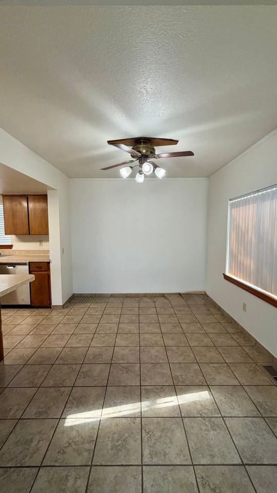 1211 Torbett St - Photo 6 of 20