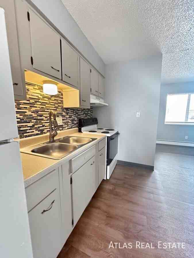 1931 Henderson Ave #8 - Photo 3 of 20