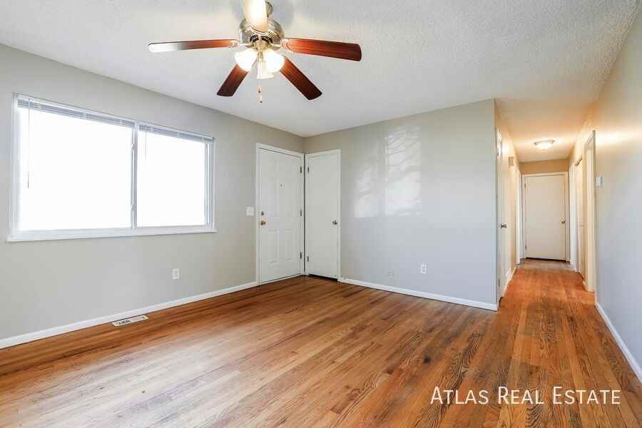 730 S Oakland St - Photo 3 of 36