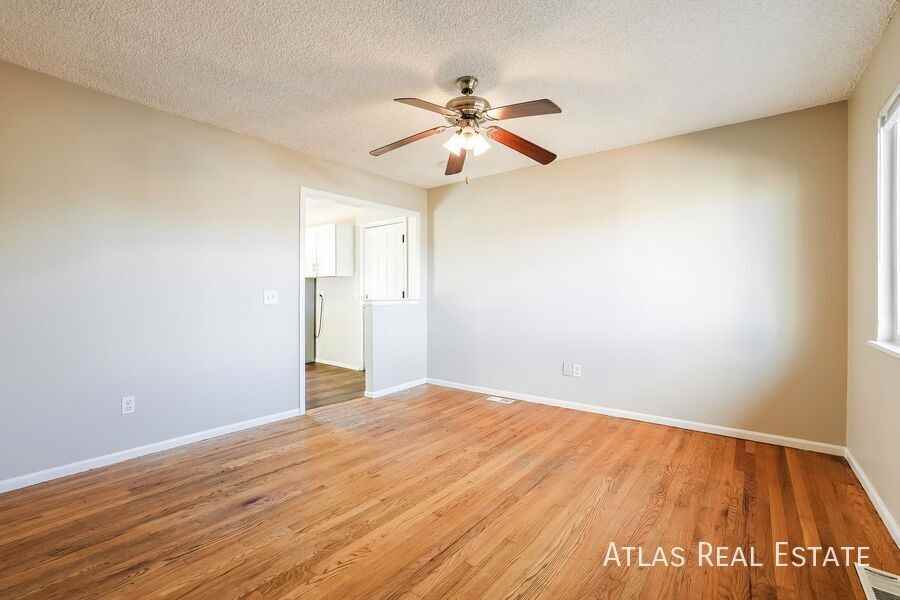 730 S Oakland St - Photo 5 of 36