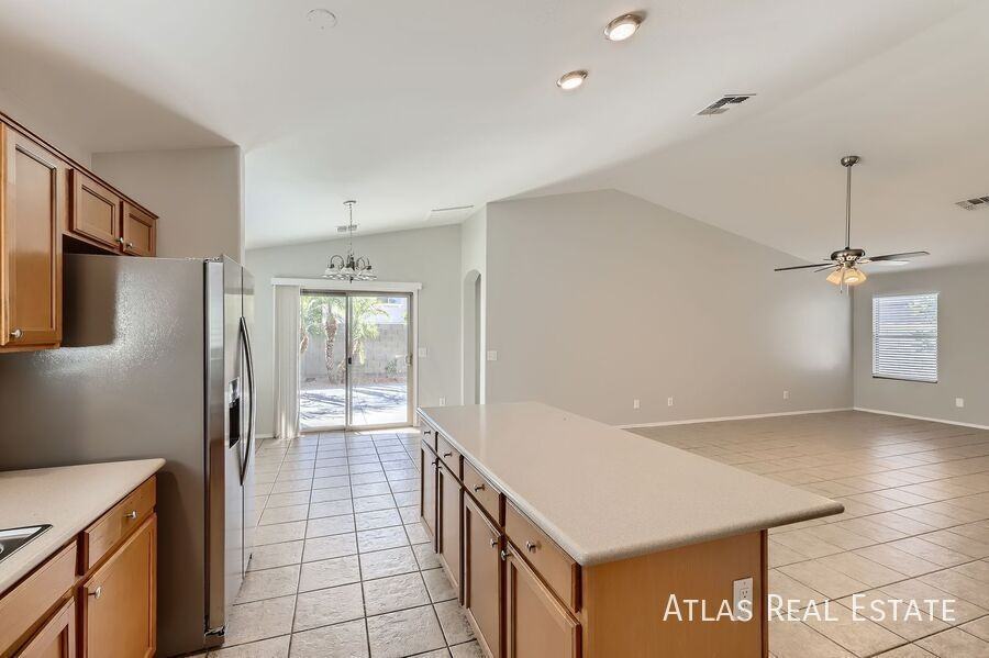 13917 W Country Gables Dr - Photo 4 of 18