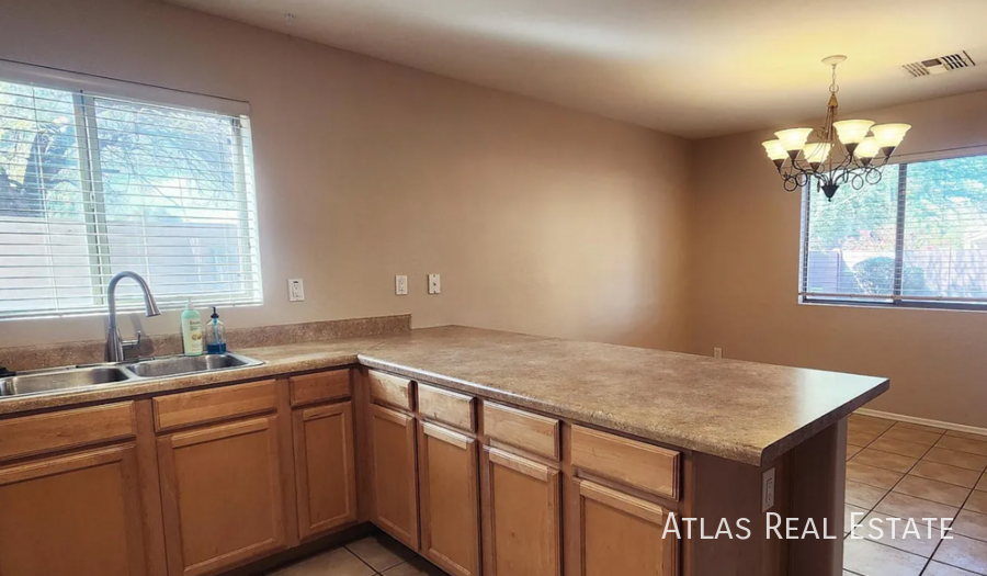 8634 W Cordes Rd - Photo 6 of 19