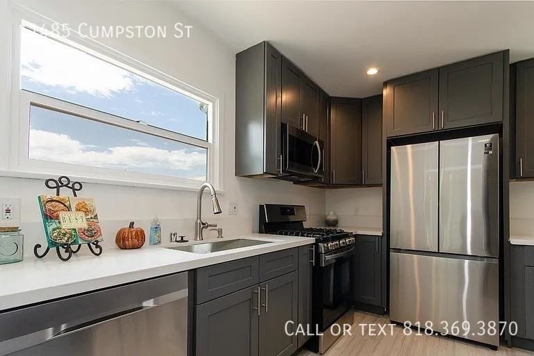 11485 Cumpston St - Photo 7 of 18