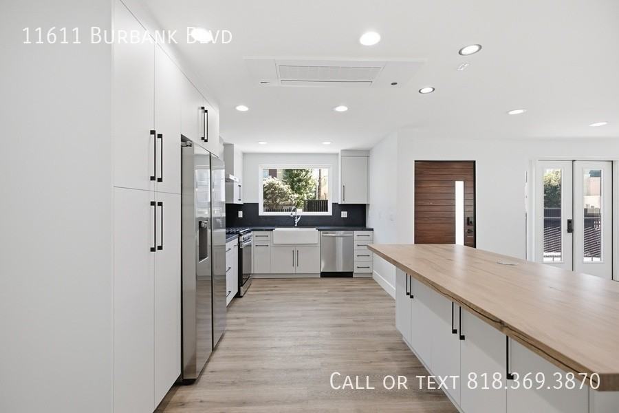 11611 Burbank Blvd - Photo 6 of 27
