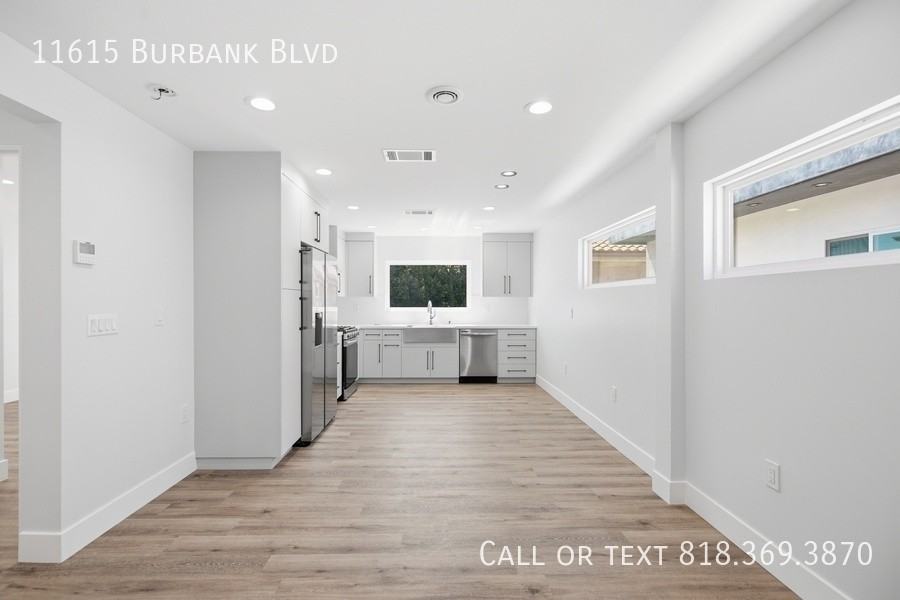 11613 Burbank Blvd - Photo 7 of 24