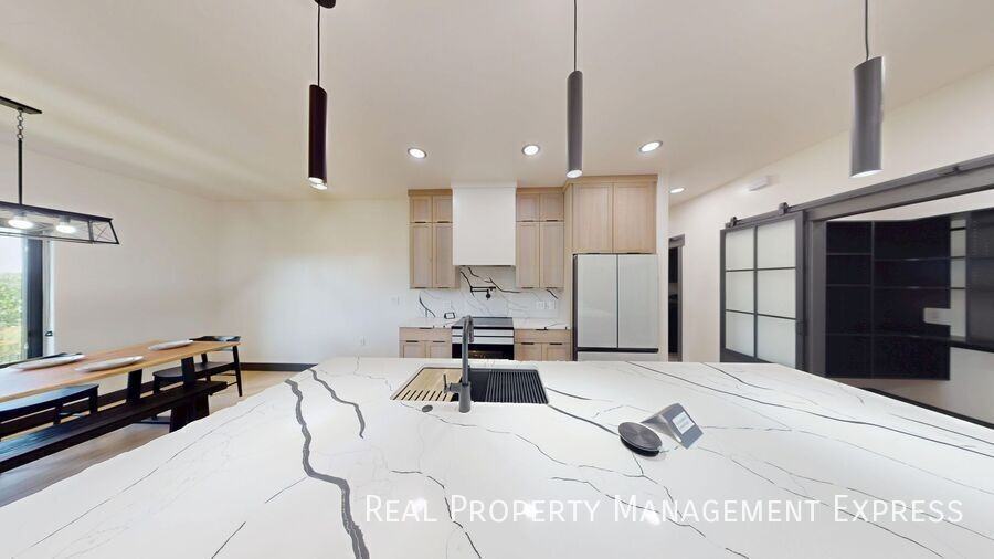 313 N Red Spruce Ave - Photo 4 of 31