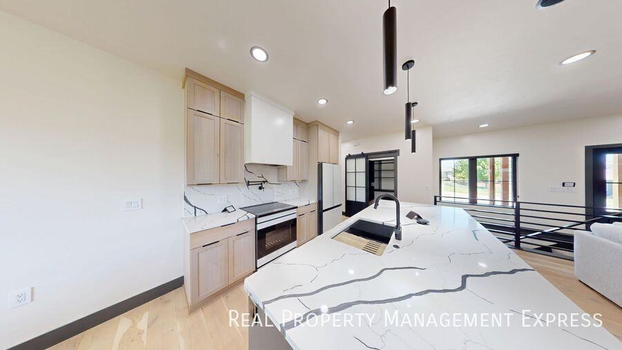 313 N Red Spruce Ave - Photo 6 of 31