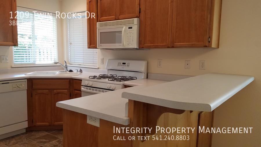 1209 Twin Rocks Dr - Photo 6 of 20