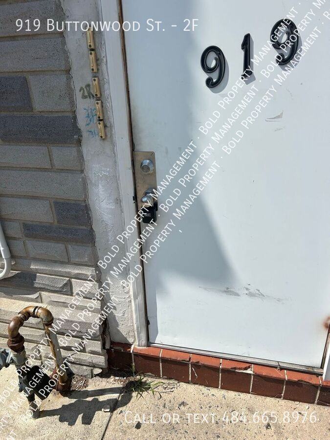 919 Buttonwood St #2F - Photo 7 of 8