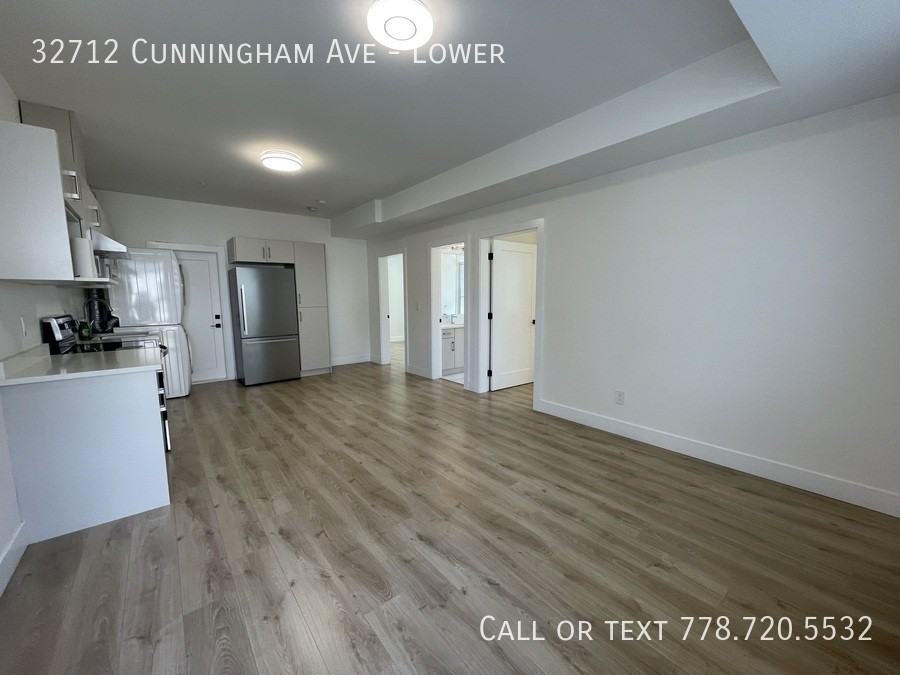 32712 Cunningham Ave - Photo 2 of 10