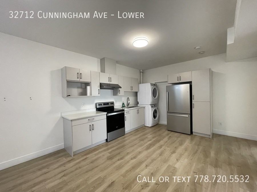 32712 Cunningham Ave - Photo 3 of 10