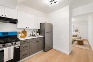 10926 Hortense St - Photo 1 of 1